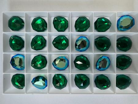 Dreamtime Crystal DC 6436 Magical Pendant Majestic Green Shimmer 16mm