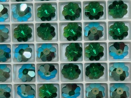 Dreamtime Crystal DC 3700 Margarita Sew-on Majestic Green Shimmer Unfoiled 10mm