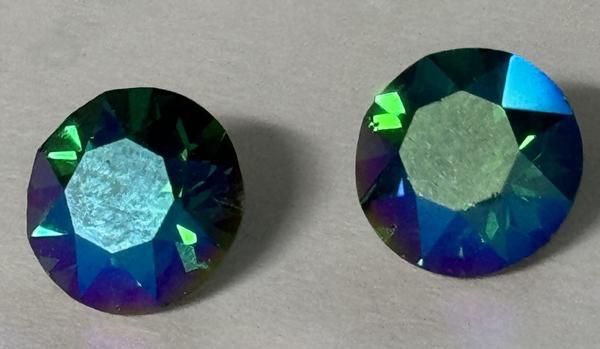 Dreamtime Crystal DC 1088 Chaton Majestic Green Shimmer SS39