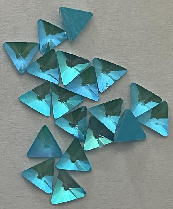 Bling! 2711 Triangle Flatback Ocean MI 5mm