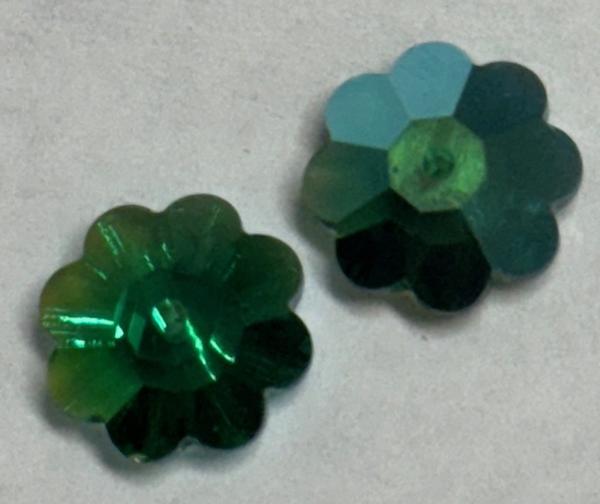 Dreamtime Crystal DC 3700 Margarita Sew-on Majestic Green Shimmer Unfoiled 6mm