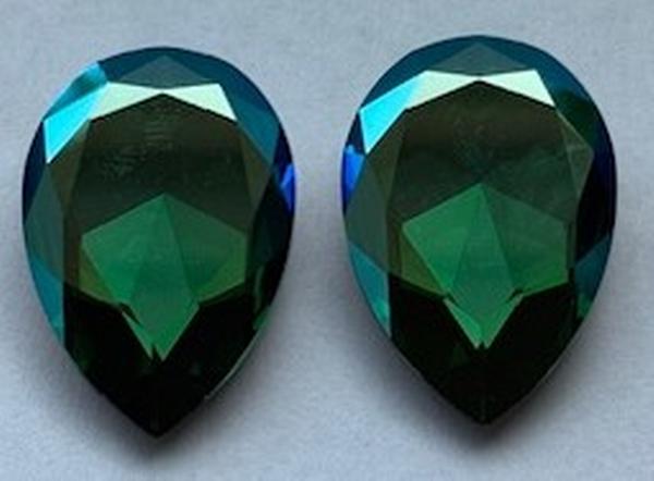 Dreamtime Crystal DC 4327 Large Pear Shaped Fancy Stone Majestic Green Shimmer 30x20mm