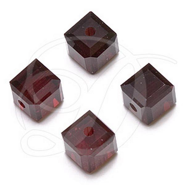 Dreamtime Crystal DC 5601 Cube Beads 8mm Garnet
