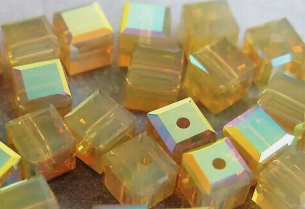 Dreamtime Crystal DC 5601 Cube Beads 4mm Sand Opal AB