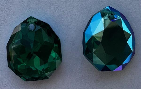 Dreamtime Crystal DC 6436 Magical Pendant Majestic Green Shimmer 11.5mm