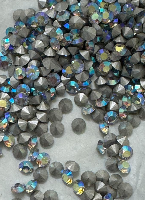 Dreamtime Crystal 1028 Classic Round Chaton Shadow Crystal AB PP32